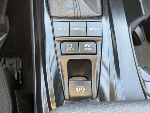 Used 2025 Toyota Camry SE FWD image 16