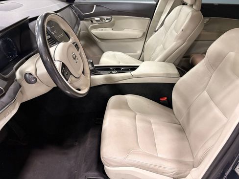 Used 2020 Volvo XC90 T5 Momentum image 5