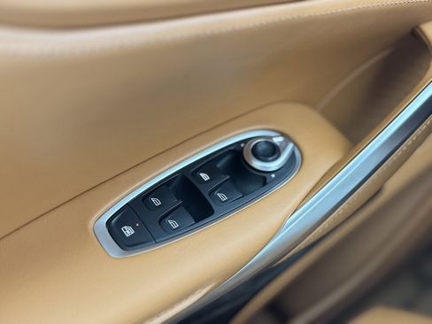 Used 2021 Aston Martin DBX image 10