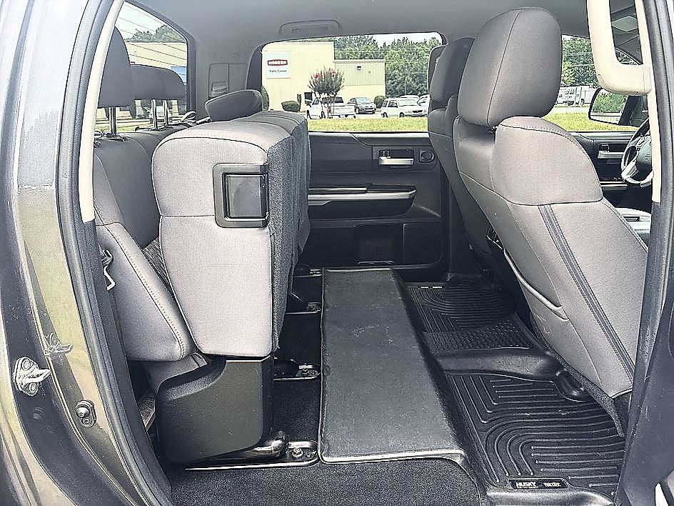 Used 2020 Toyota Tundra SR5 w/ SR5 Convenience Package AWD/4WD image 20