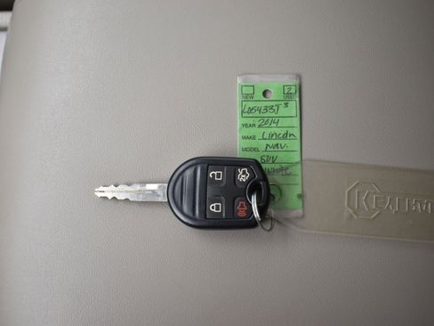 Used 2014 Lincoln Navigator 2WD image 19