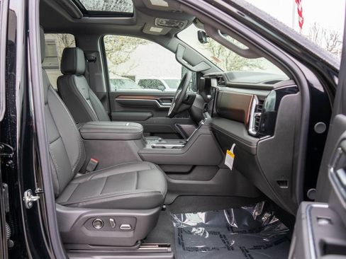 New 2026 GMC Sierra 3500 Denali w/ Denali Reserve Package AWD/4WD image 10
