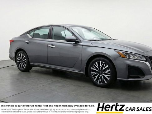 Used 2025 Nissan Altima 2.5 SV FWD image 1
