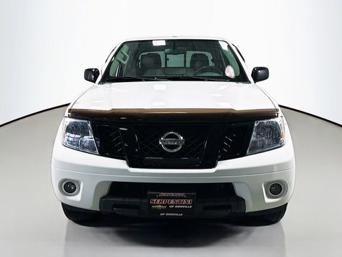 Used 2018 Nissan Frontier SV image 4