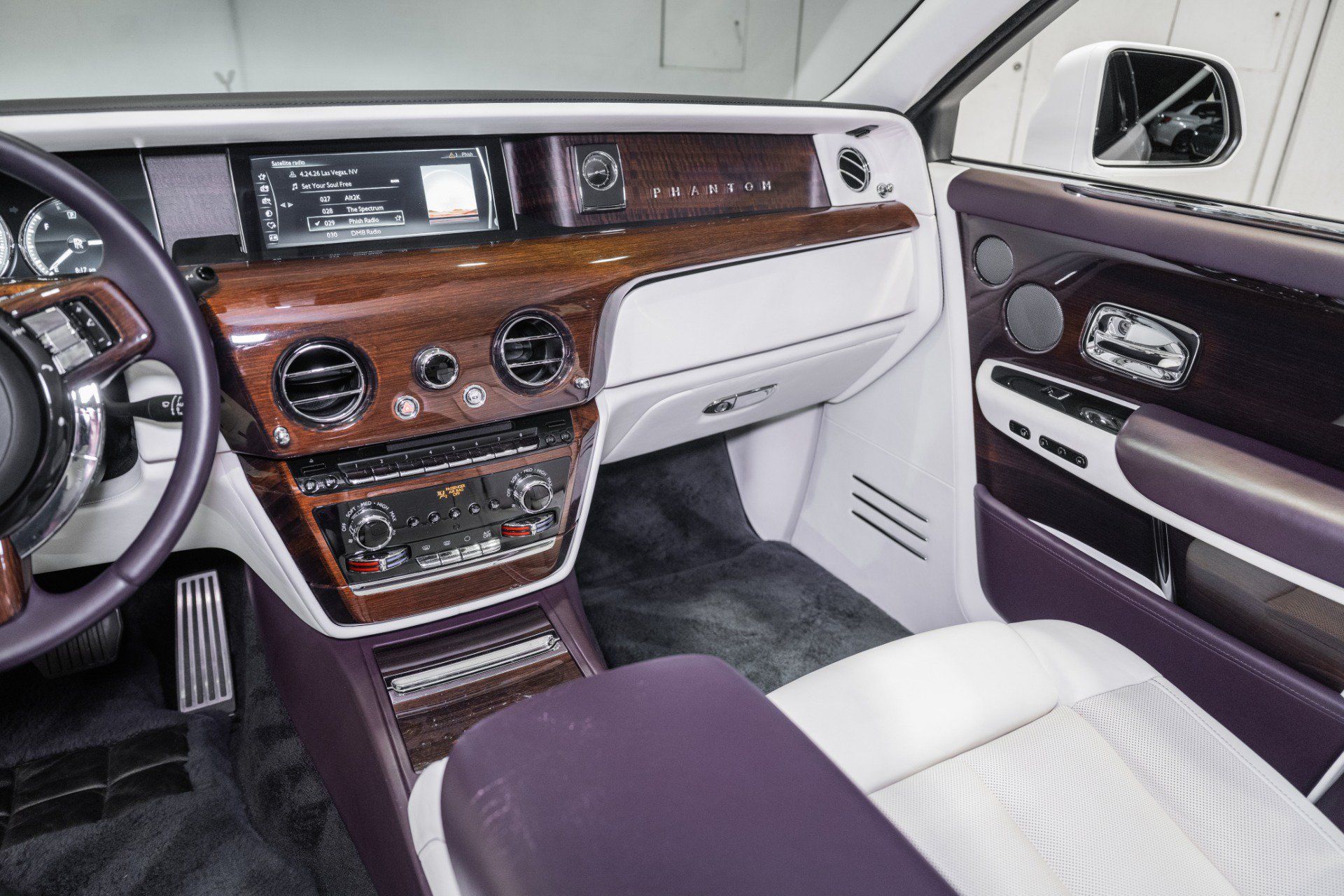 Used 2018 Rolls-Royce Phantom Sedan RWD image 31