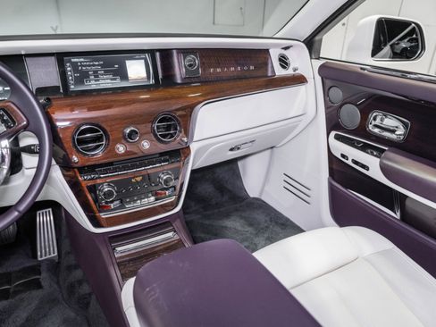 Used 2018 Rolls-Royce Phantom Sedan RWD image 31