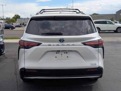 Used 2024 Toyota Sienna Limited FWD image 6