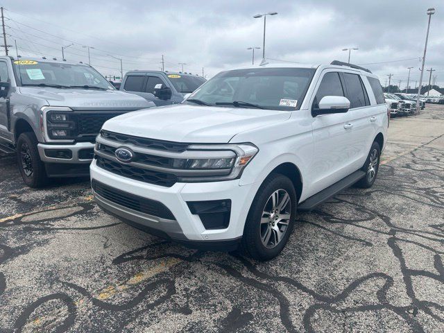 Used 2024 Ford Expedition XLT RWD image 2