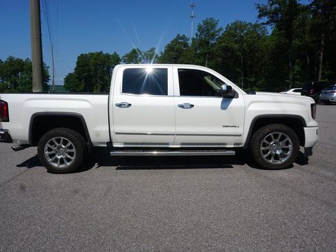 Used 2017 GMC Sierra 1500 Denali AWD/4WD image 22