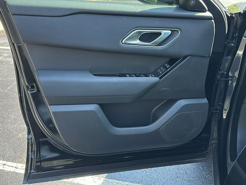 Used 2025 Land Rover Range Rover Velar Dynamic SE image 13