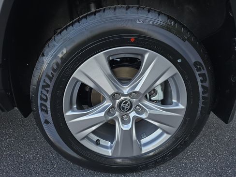 Used 2025 Toyota RAV4 XLE w/ Convenience Package image 31