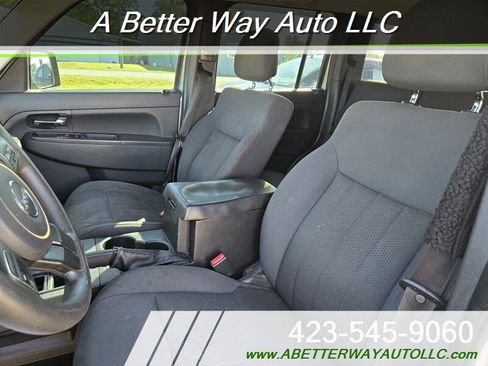 Used 2012 Jeep Liberty Sport RWD image 6