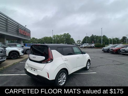 Used 2023 Kia Soul S FWD image 3