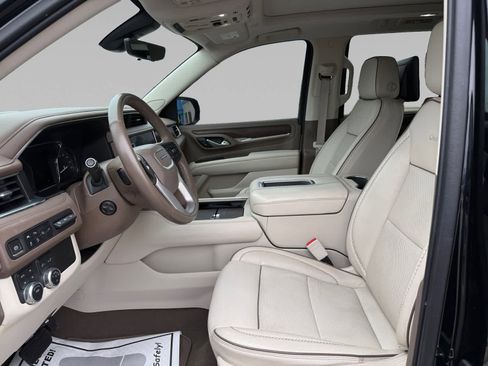Used 2021 GMC Yukon Denali w/ Denali Premium Package image 9