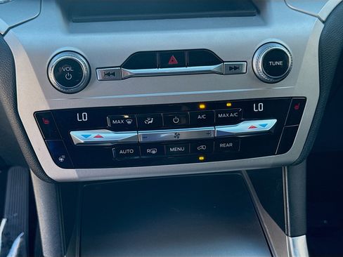 Used 2021 Ford Explorer XLT w/ Equipment Group 202A image 14