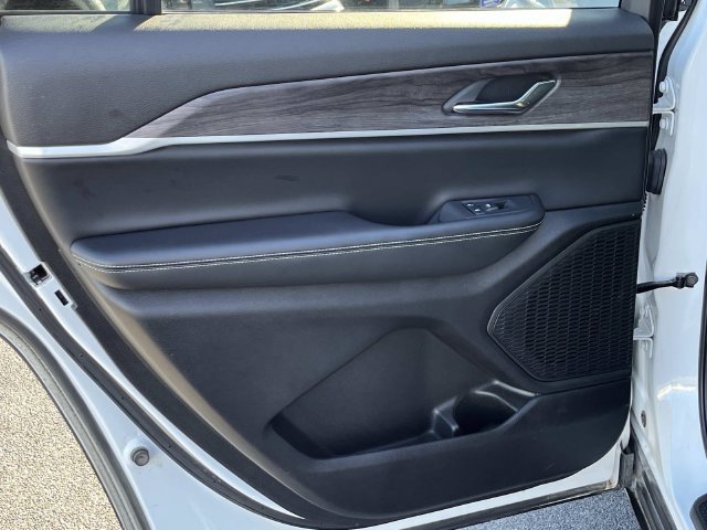 Certified 2024 Jeep Grand Cherokee L Limited AWD/4WD image 17