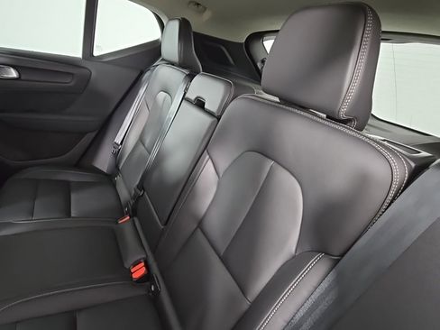 Used 2024 Volvo XC40 B5 Ultimate w/ Climate Package image 17