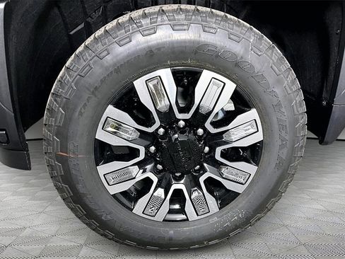 New 2026 GMC Sierra 2500 Denali w/ Denali Reserve Package image 13