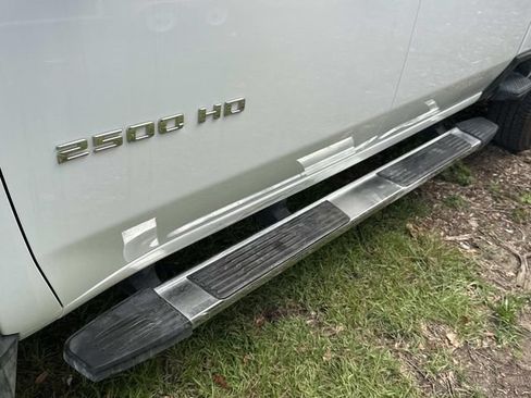 Used 2025 Chevrolet Silverado 2500 LT AWD/4WD image 9