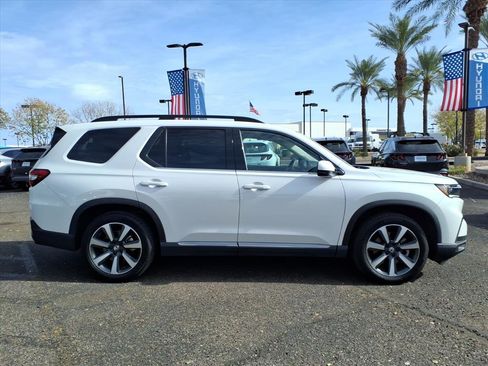 Used 2023 Honda Pilot Touring image 4