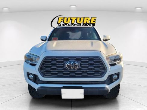 Used 2020 Toyota Tacoma TRD Off-Road w/ Technology Package image 2