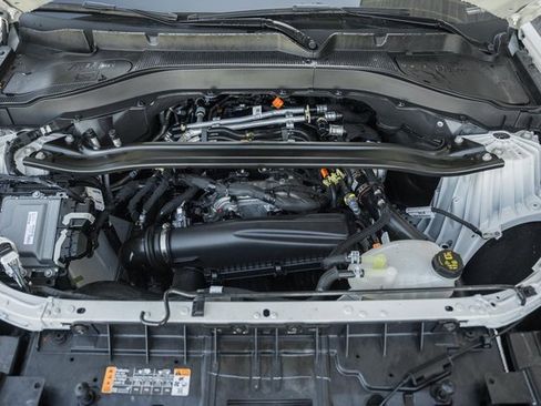 Used 2025 Ford Explorer ST-Line w/ ST-Line Street Pack image 21