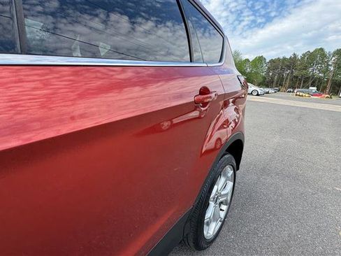 Used 2019 Ford Escape Titanium image 13