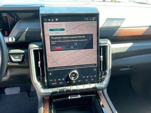 Used 2025 GMC Yukon XL Denali AWD/4WD image 16