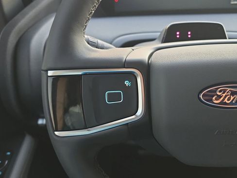 New 2025 Ford Expedition Active image 18