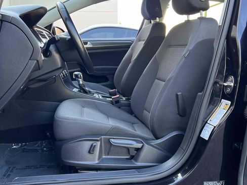 Used 2019 Volkswagen e-Golf SE w/ Driver Assistance Package FWD image 30