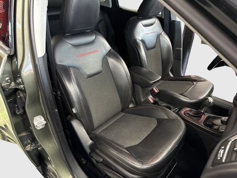Used 2019 Jeep Compass Trailhawk w/ Cold Weather Group AWD/4WD image 14