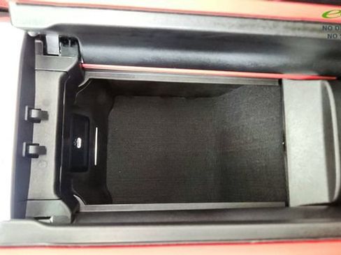 Used 2025 Mercedes-Benz GLC 300 4MATIC image 50