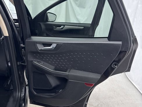 Used 2020 Ford Escape SE image 34