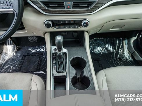 Used 2025 Nissan Altima 2.5 SV FWD image 39