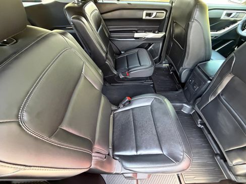 Used 2023 Ford Explorer XLT w/ Equipment Group 202A image 12