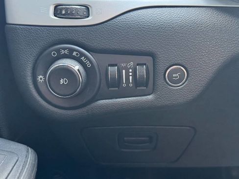 Used 2015 Jeep Cherokee Trailhawk w/ Comfort/Convenience Group image 16