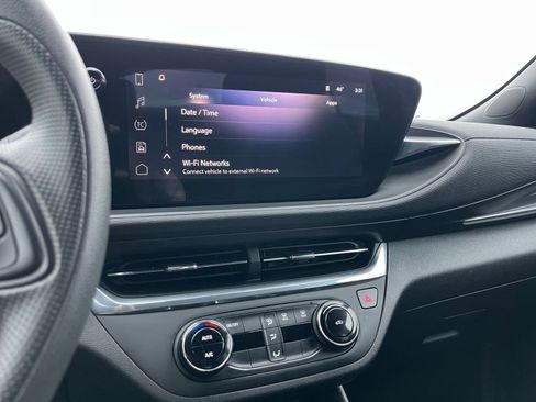 Used 2025 Buick Envista Preferred image 20