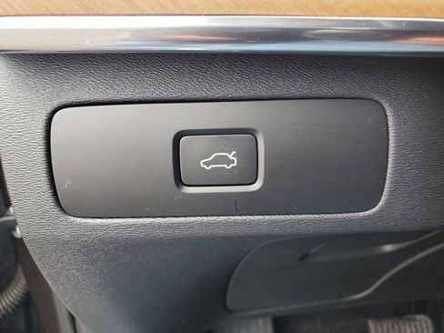 Certified 2024 Volvo XC90 B6 Plus w/ Protection Package Premier image 18