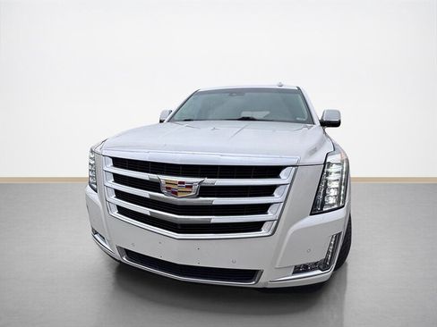 Used 2017 Cadillac Escalade Luxury image 9