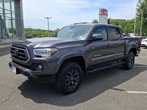 Certified 2023 Toyota Tacoma SR5 AWD/4WD image 3