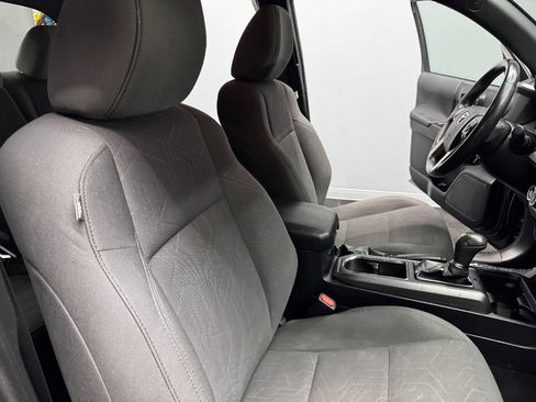 Used 2018 Toyota Tacoma TRD Sport image 50