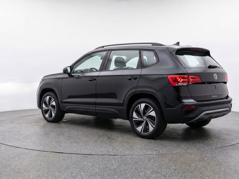 Used 2025 Volkswagen Taos SE AWD/4WD image 6