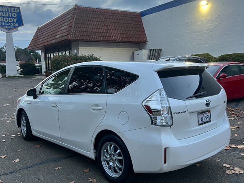 Used 2013 Toyota Prius V Two image 7