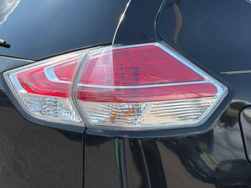 Used 2016 Nissan Rogue S FWD image 10
