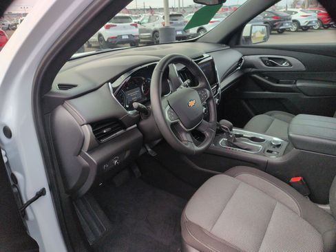 Certified 2023 Chevrolet Traverse LT image 9