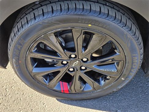 Used 2023 Chevrolet Bolt EUV LT w/ Convenience Package image 9