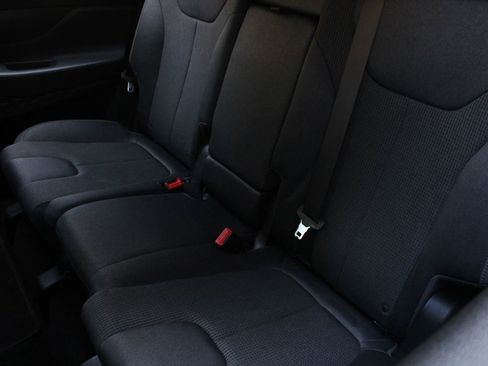 Used 2019 Hyundai Santa Fe SE image 17