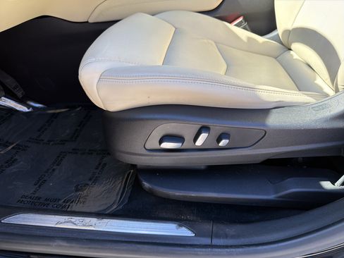 Used 2019 Cadillac XT5 Luxury image 11