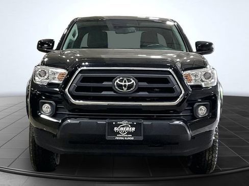 Used 2020 Toyota Tacoma SR5 AWD/4WD image 3