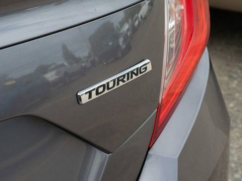 Used 2019 Honda Civic Touring image 9